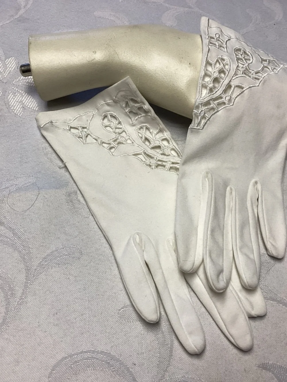 HUGE LOT LADIES VINTAGE GLOVES. MUST SEE RESALE GALORE 💙💙💙💙